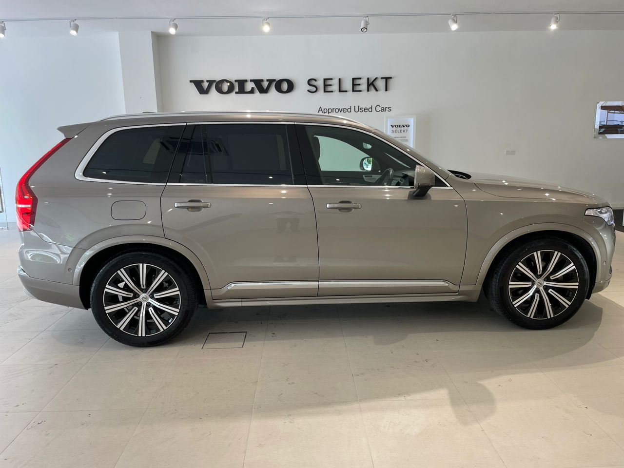 Volvo  XC90 Inscription, B5, 7 Seats