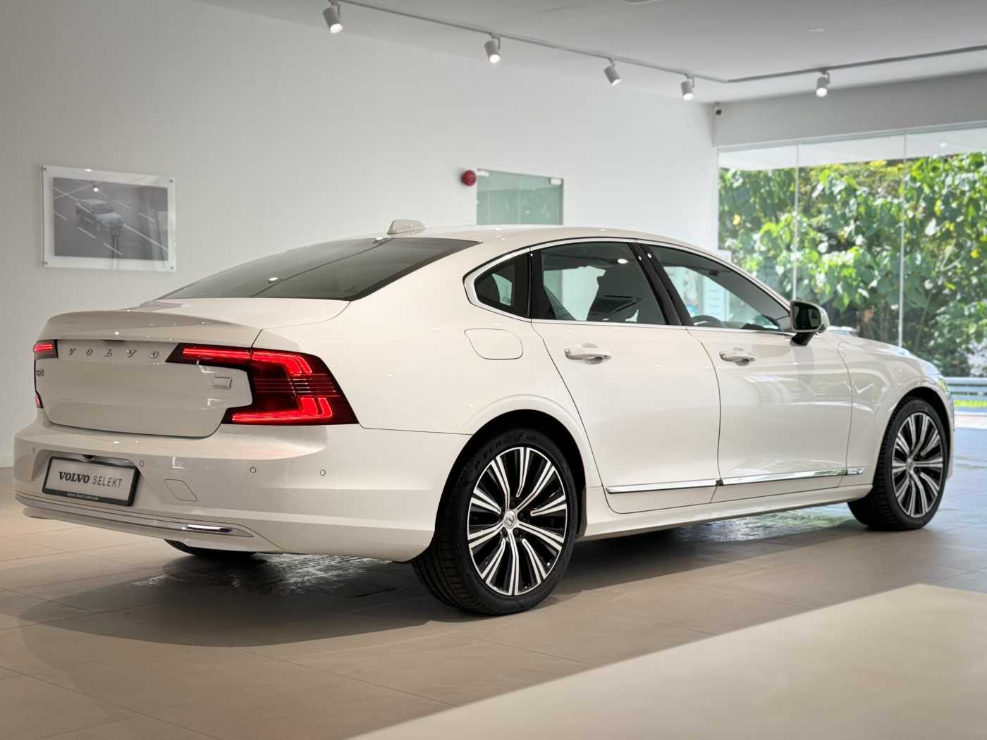 Volvo  S90 Recharge Ultimate, T8 , Electric/Petrol, Bright