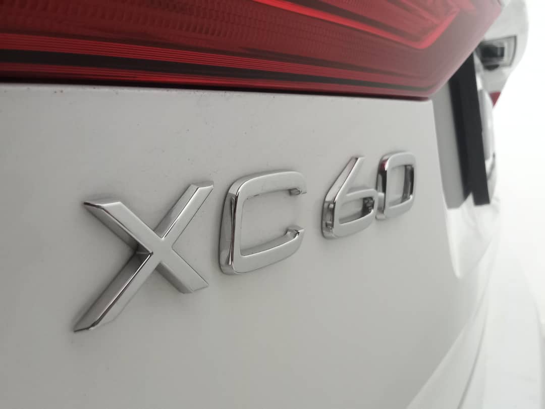 Volvo  XC60 Ultra, T8 AWD Plug-in hybrid, Electric/Petrol, Dark