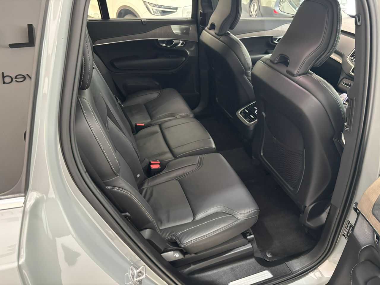 Volvo  Ultimate, B5 AWD Mild hybrid, Petrol, Bright, 7 Seats