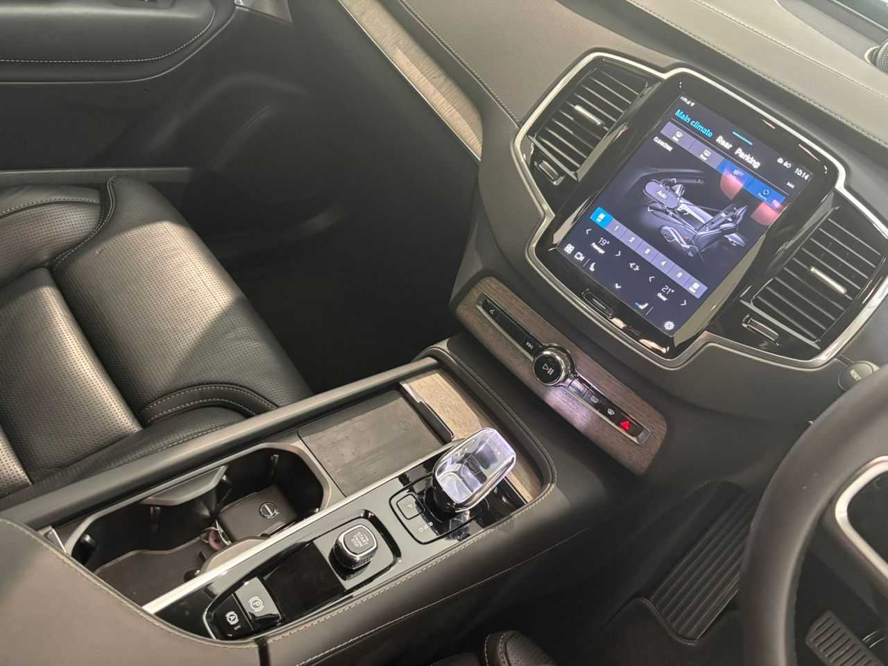 Volvo  Ultimate, B5 AWD Mild hybrid, Petrol, Bright, 7 Seats
