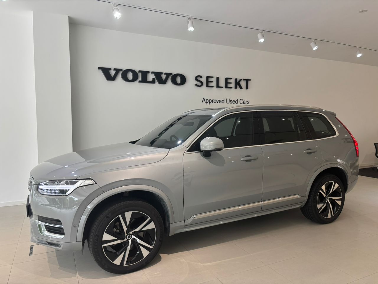 Volvo  Ultimate, B5 AWD Mild hybrid, Petrol, Bright, 7 Seats