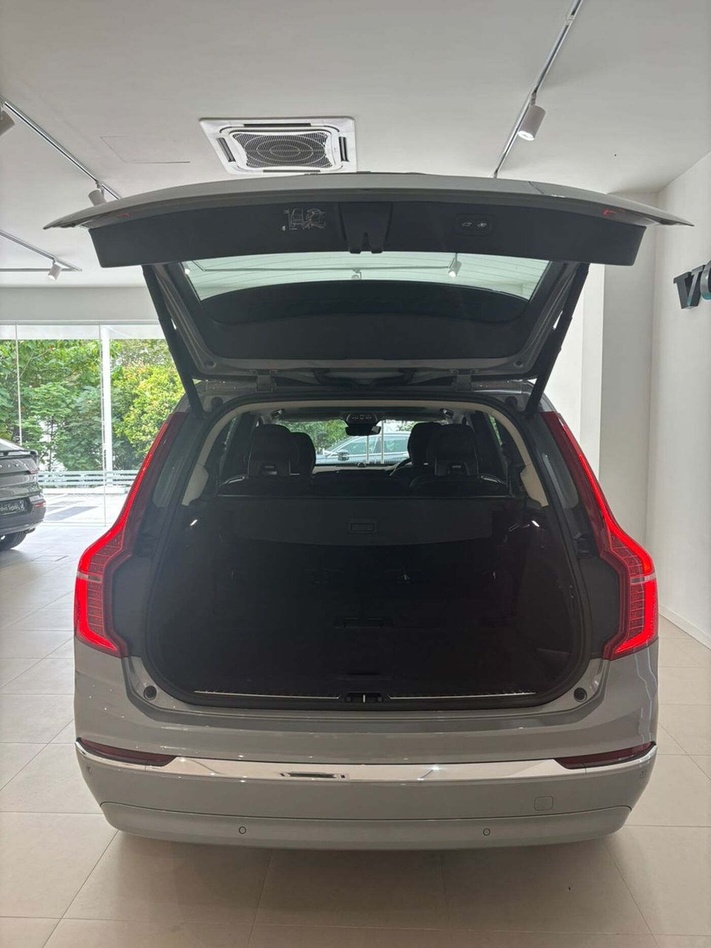 Volvo  Ultimate, B5 AWD Mild hybrid, Petrol, Bright, 7 Seats