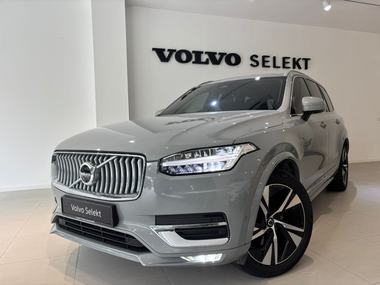 Volvo  Ultimate, B5 AWD Mild hybrid, Petrol, Bright, 7 Seats