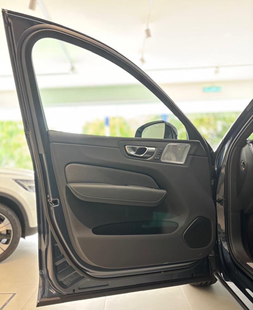 Volvo  Ultra, T8 AWD Plug-in hybrid, Electric/Petrol, Dark