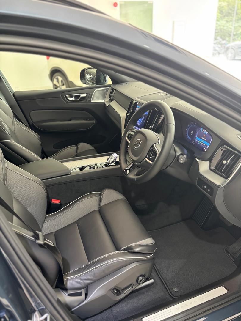 Volvo  Ultra, T8 AWD Plug-in hybrid, Electric/Petrol, Dark