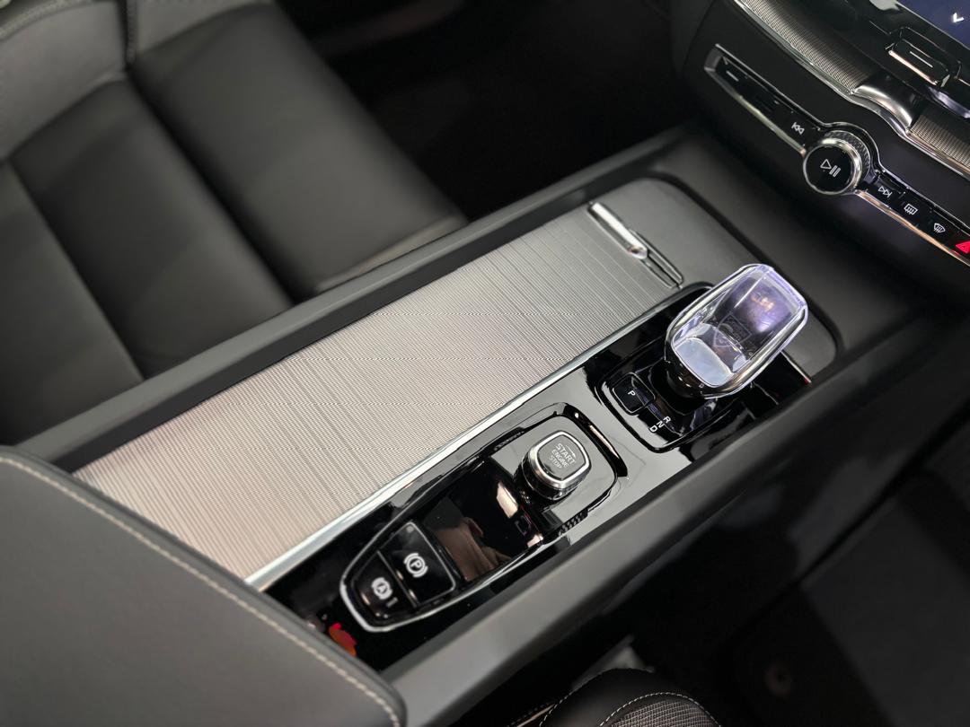 Volvo  Ultra, T8 AWD Plug-in hybrid, Electric/Petrol, Dark