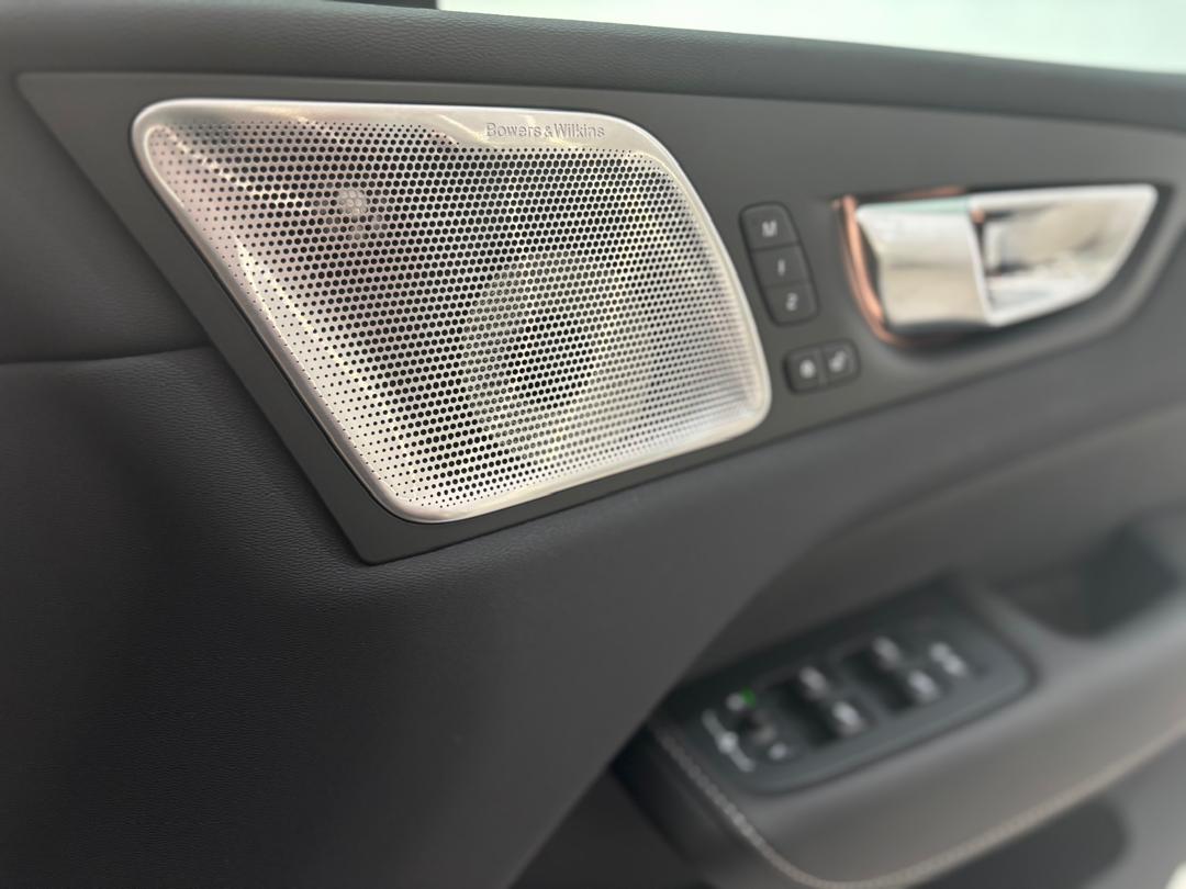 Volvo  Ultra, T8 AWD Plug-in hybrid, Electric/Petrol, Dark