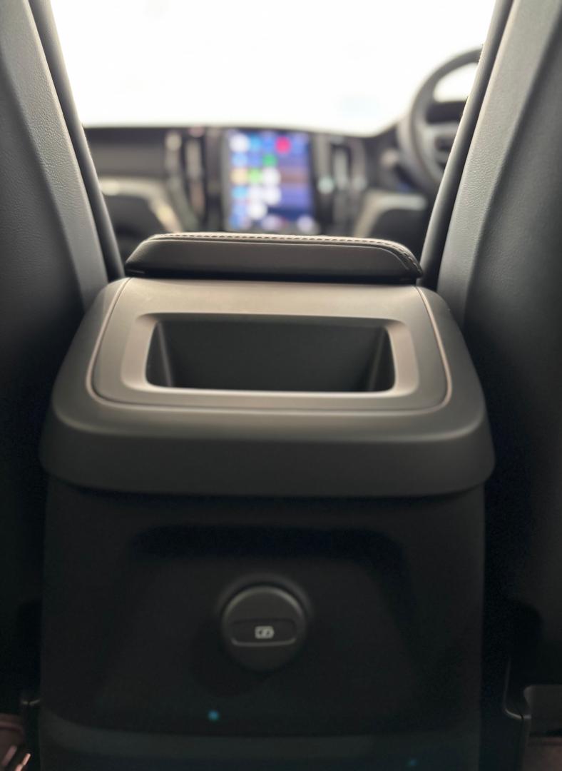 Volvo  Ultra, T8 AWD Plug-in hybrid, Electric/Petrol, Dark