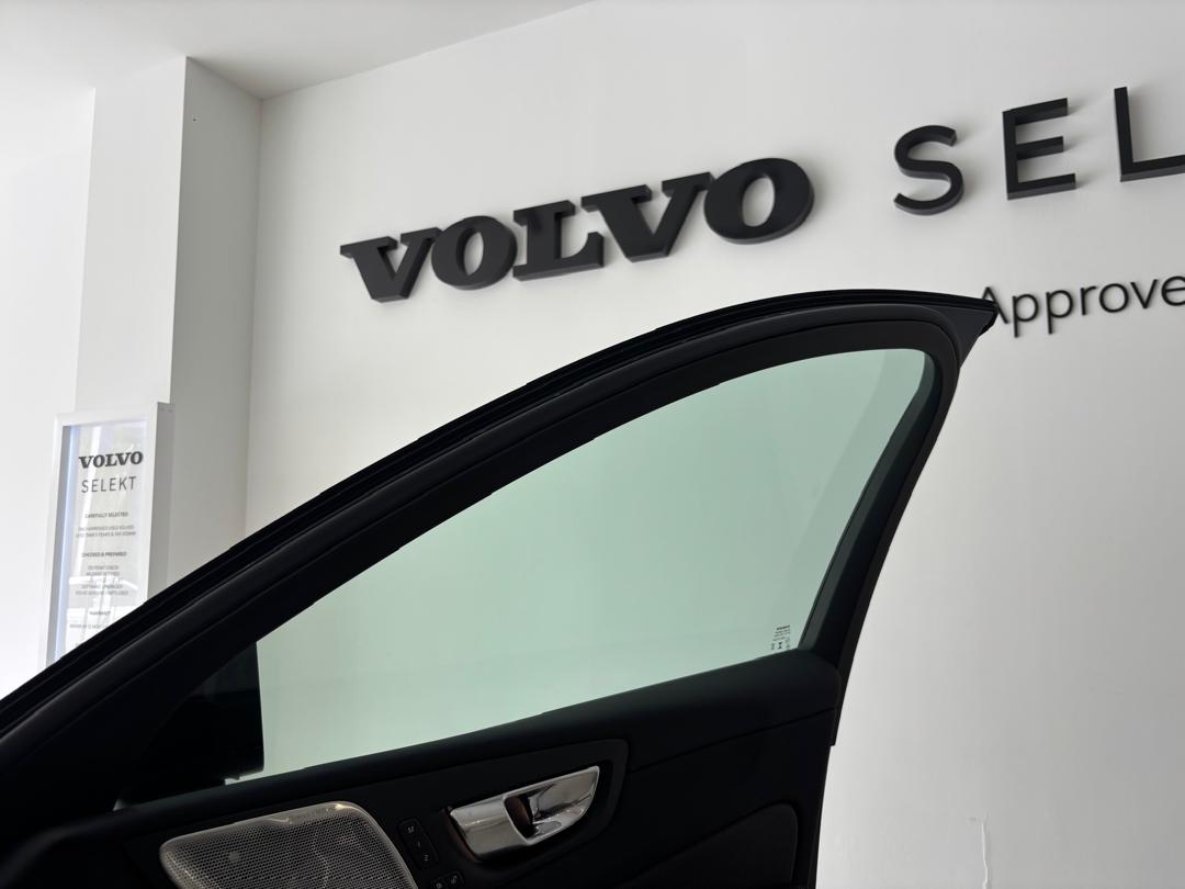 Volvo  Ultra, T8 AWD Plug-in hybrid, Electric/Petrol, Dark