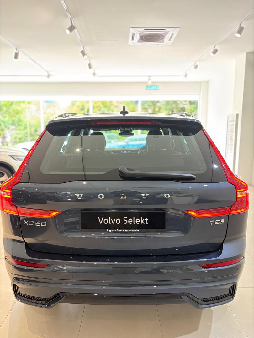 Volvo  Ultra, T8 AWD Plug-in hybrid, Electric/Petrol, Dark