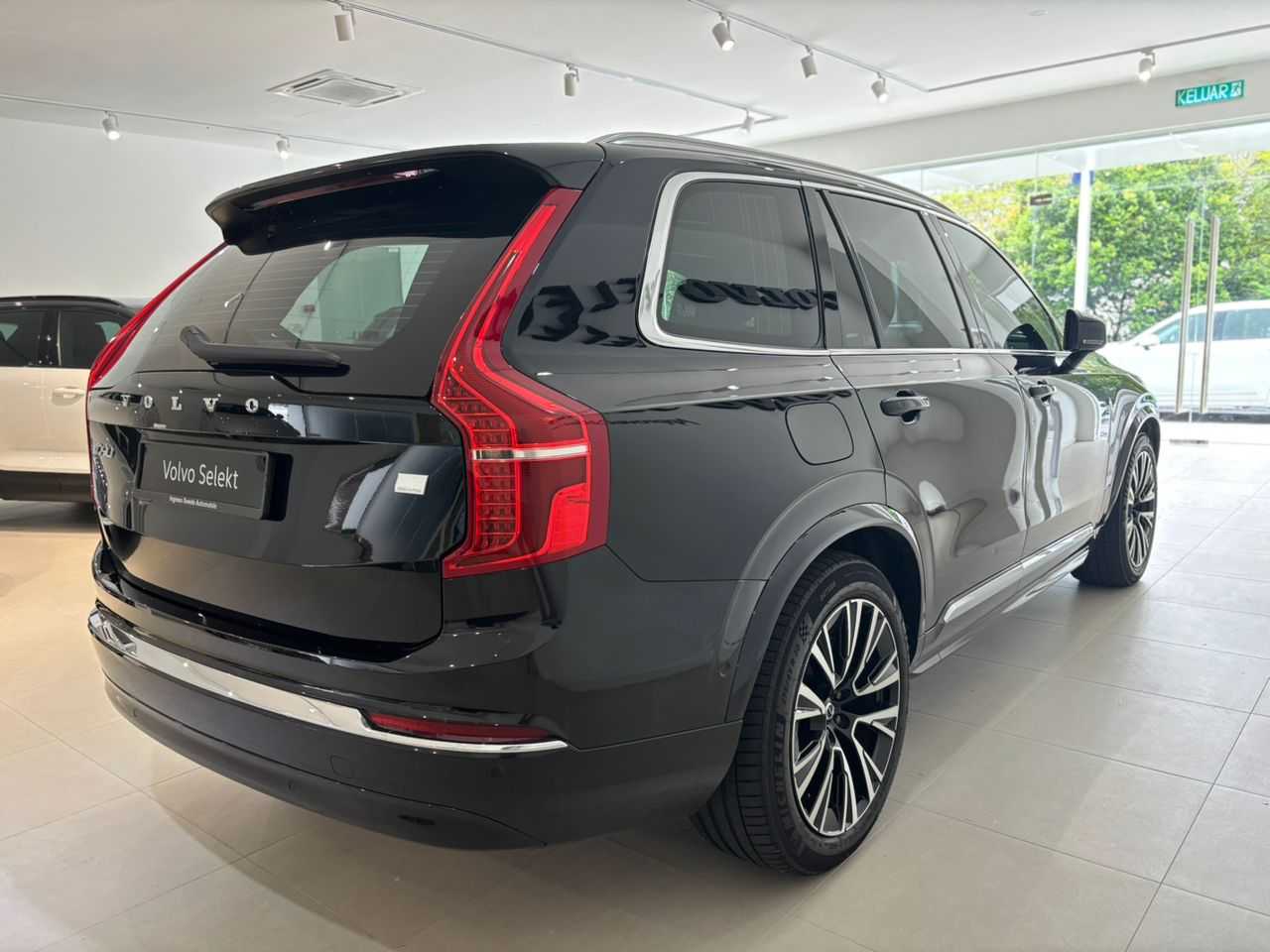 Volvo XC90 Recharge Ultimate, T8 AWD Plug-in hybrid, Electric/Petrol, Bright, 7 Seats