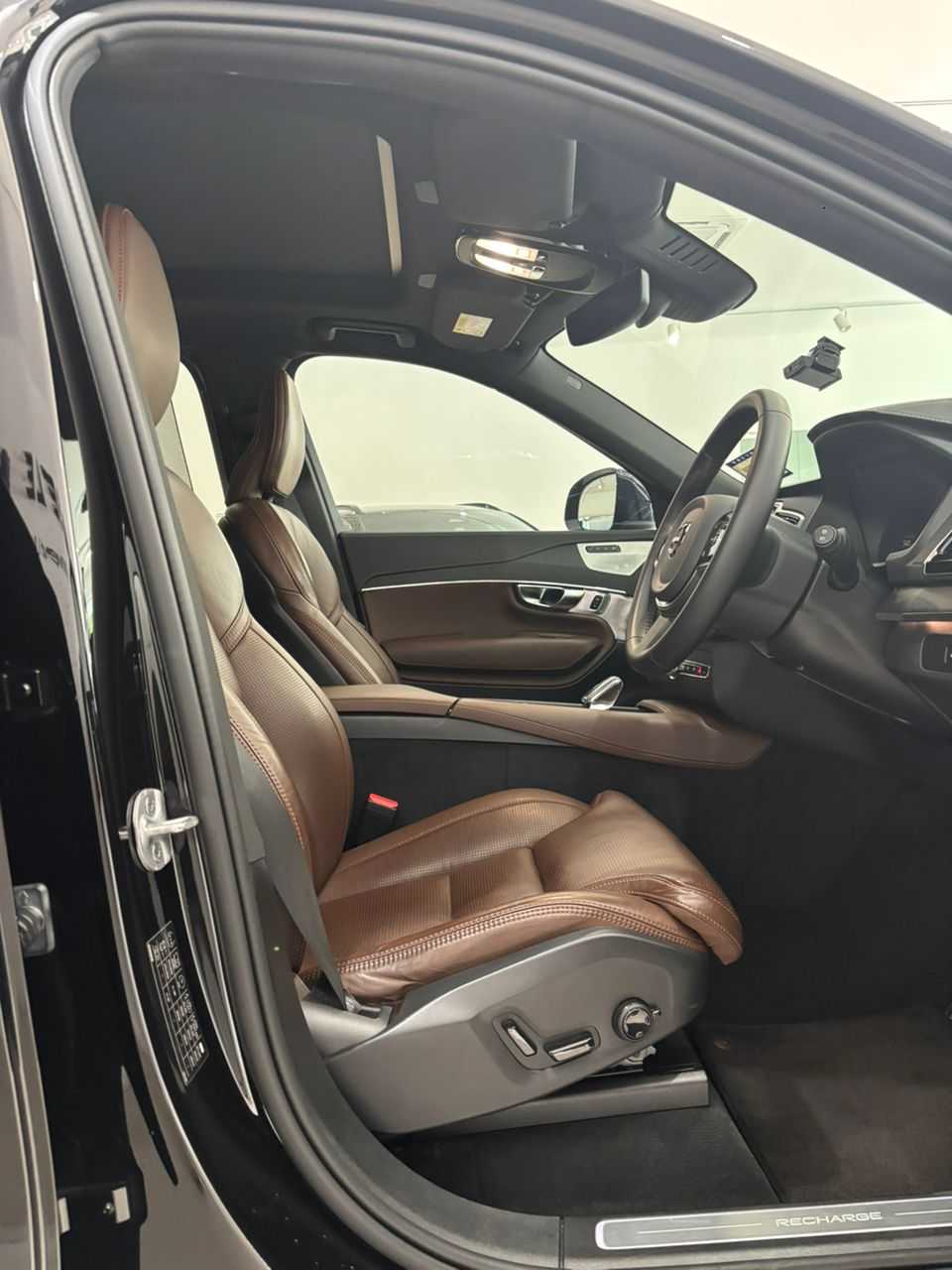 Volvo XC90 Recharge Ultimate, T8 AWD Plug-in hybrid, Electric/Petrol, Bright, 7 Seats