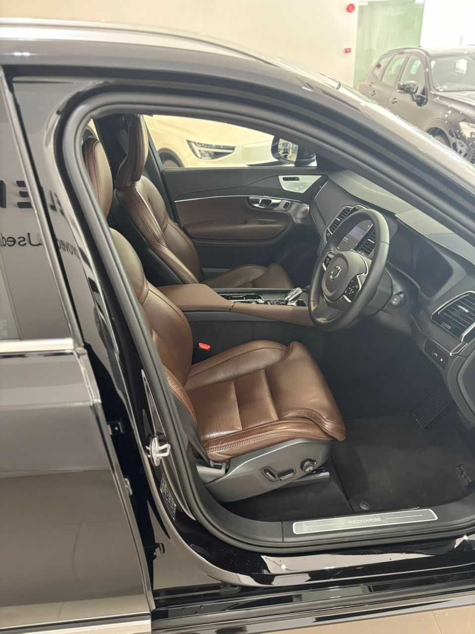 Volvo XC90 Recharge Ultimate, T8 AWD Plug-in hybrid, Electric/Petrol, Bright, 7 Seats