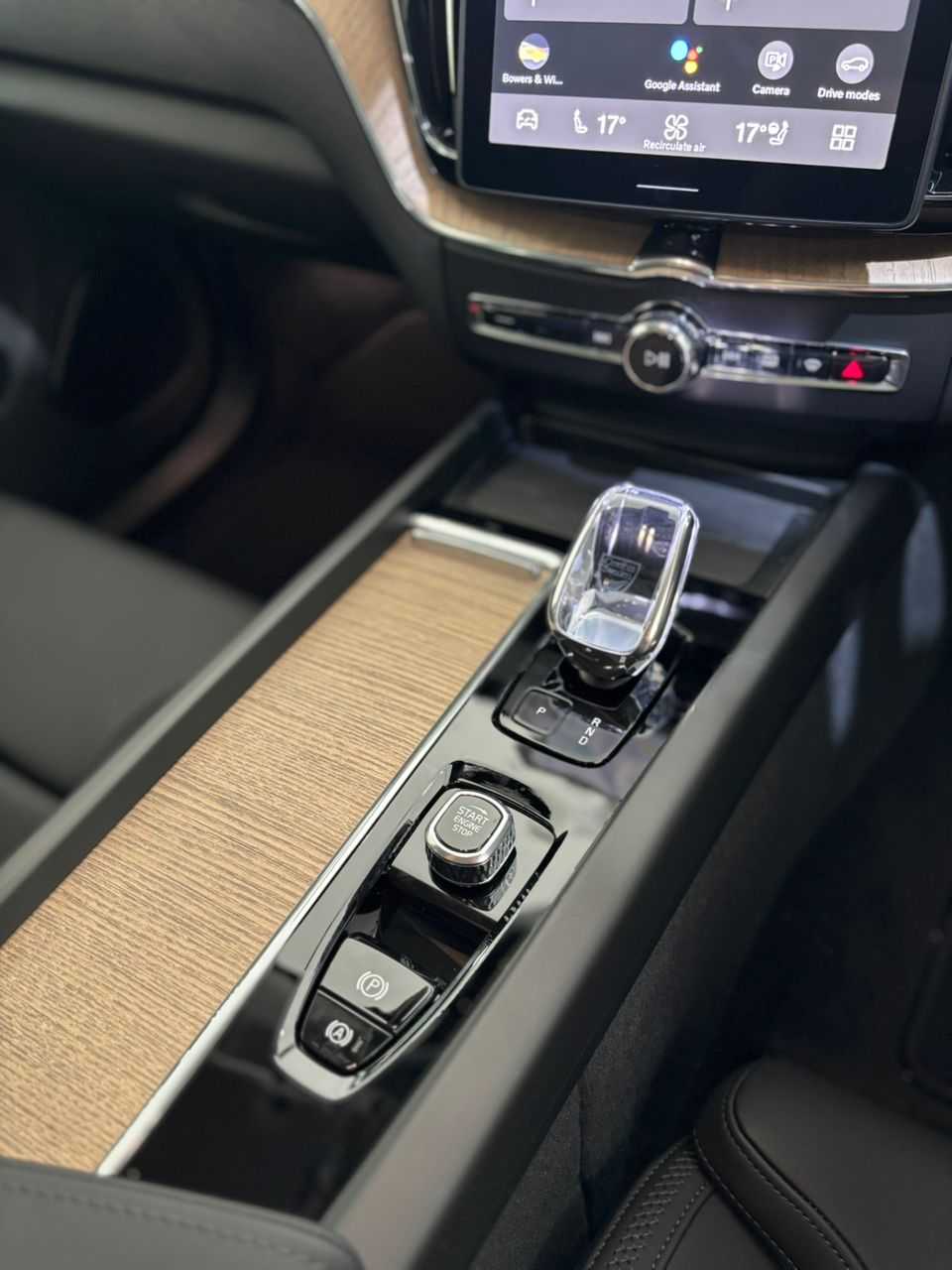 Volvo XC60 Ultra, T8 AWD Plug-in hybrid, Electric/Petrol, Dark