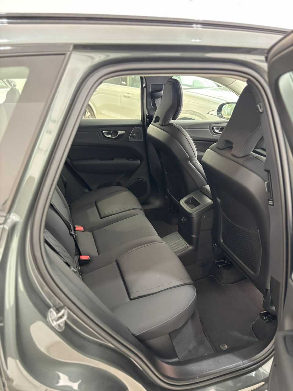 Volvo XC60 Ultra, T8 AWD Plug-in hybrid, Electric/Petrol, Dark