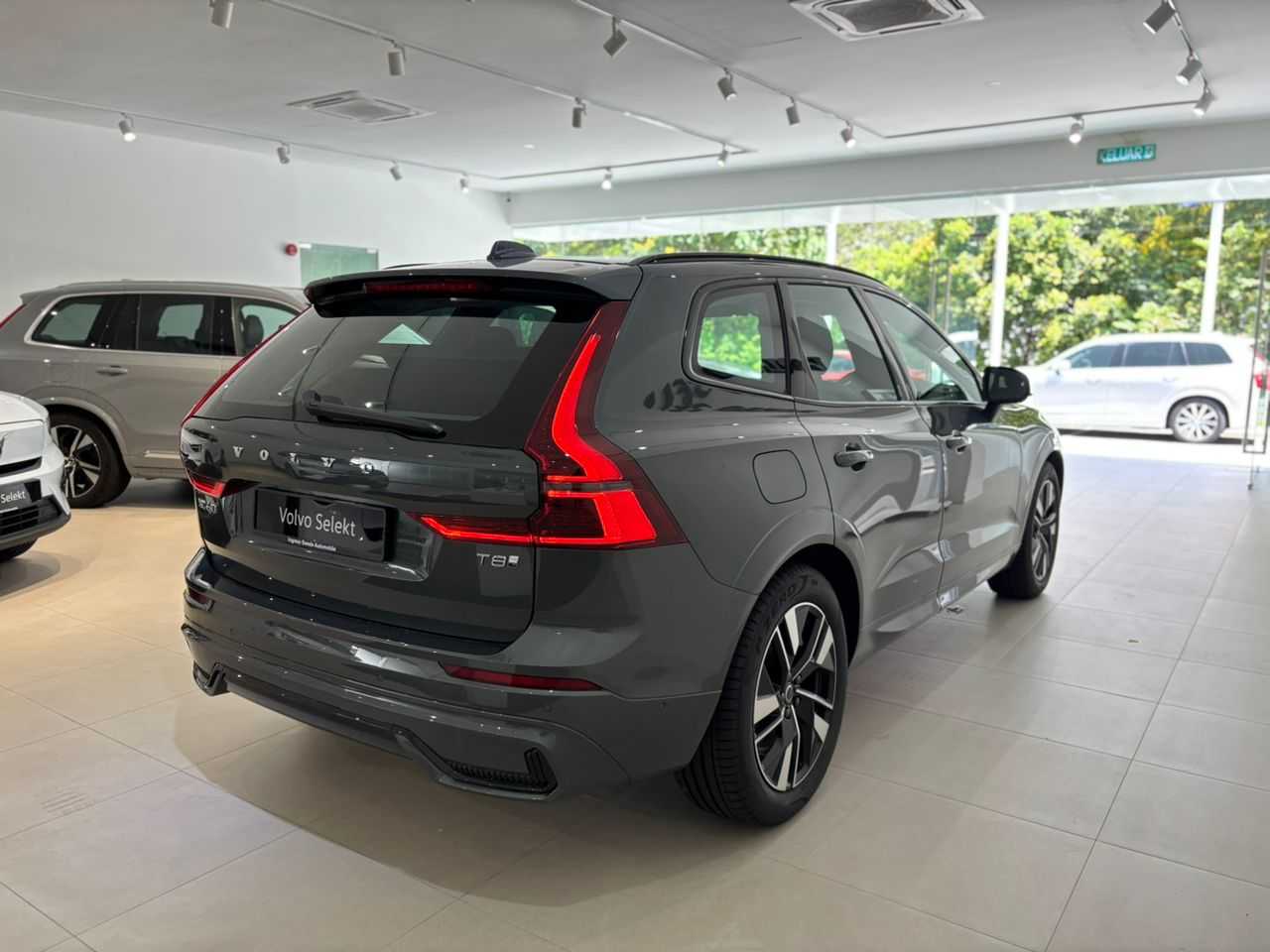Volvo XC60 Ultra, T8 AWD Plug-in hybrid, Electric/Petrol, Dark