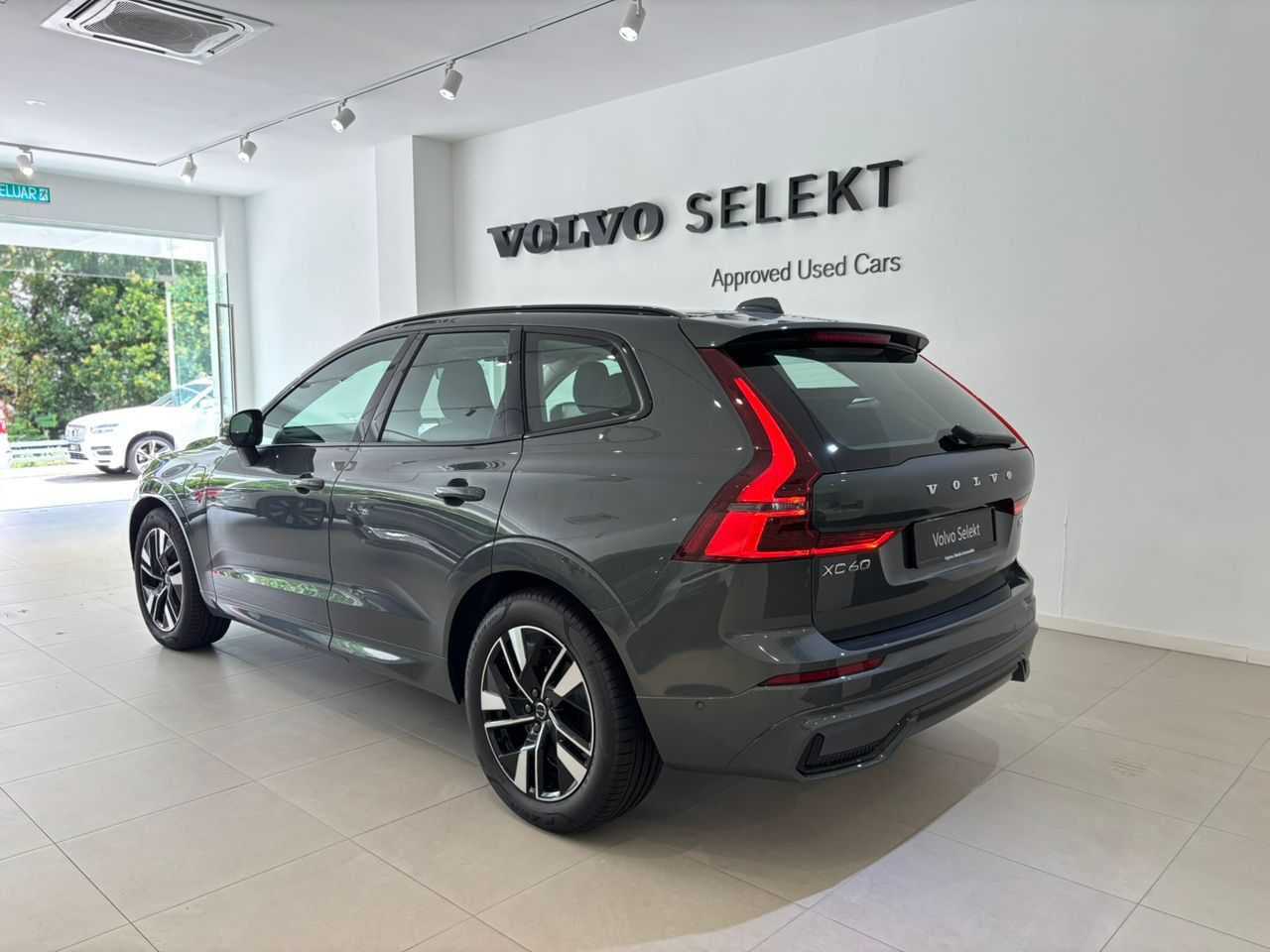 Volvo XC60 Ultra, T8 AWD Plug-in hybrid, Electric/Petrol, Dark