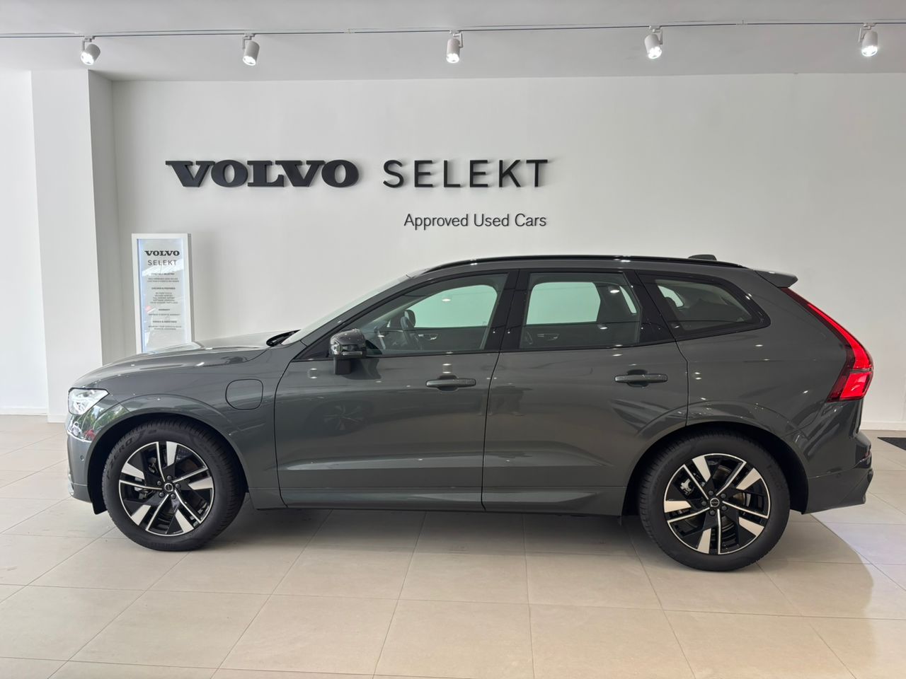 Volvo XC60 Ultra, T8 AWD Plug-in hybrid, Electric/Petrol, Dark