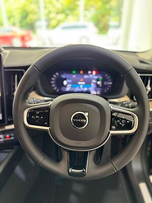 Volvo XC60 Ultra, T8 AWD Plug-in hybrid, Electric/Petrol, Dark