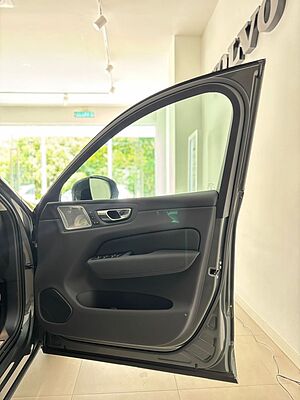 Volvo XC60 Ultra, T8 AWD Plug-in hybrid, Electric/Petrol, Dark