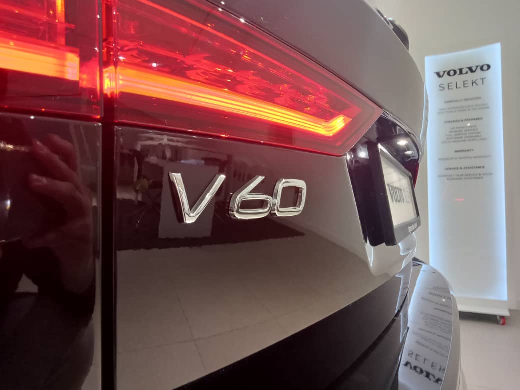 Volvo  V60 Recharge Plus, T8 AWD Plug-in hybrid, Electric/Petrol, Bright