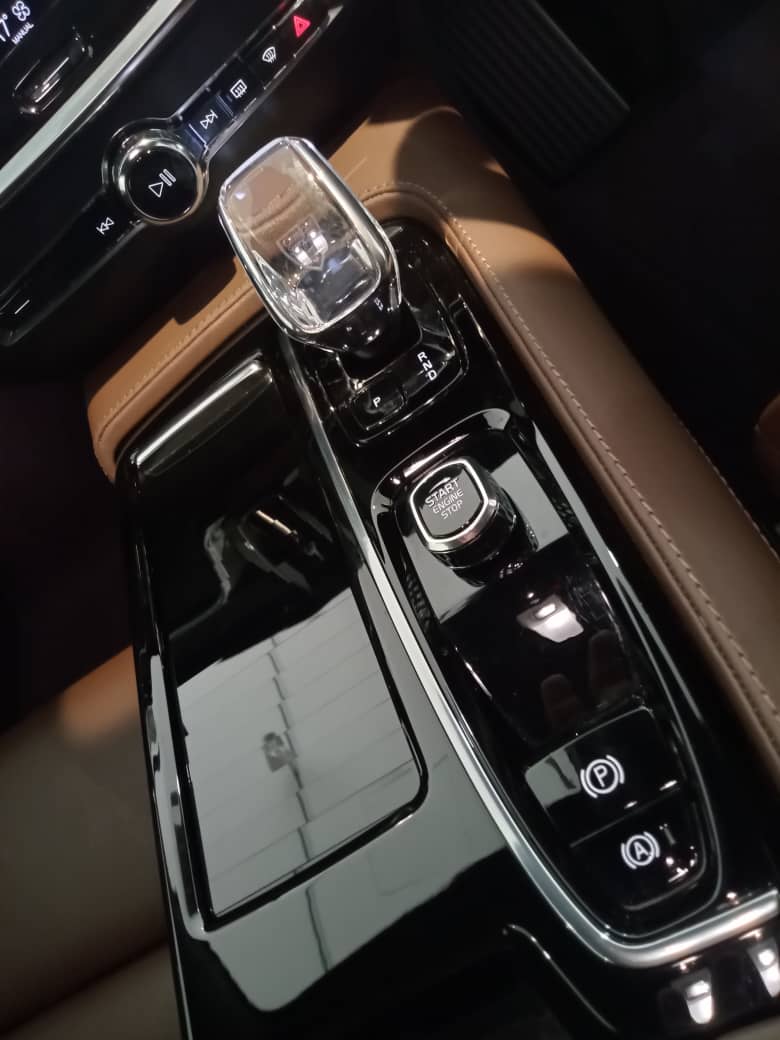 Volvo  V60 Recharge Plus, T8 AWD Plug-in hybrid, Electric/Petrol, Bright