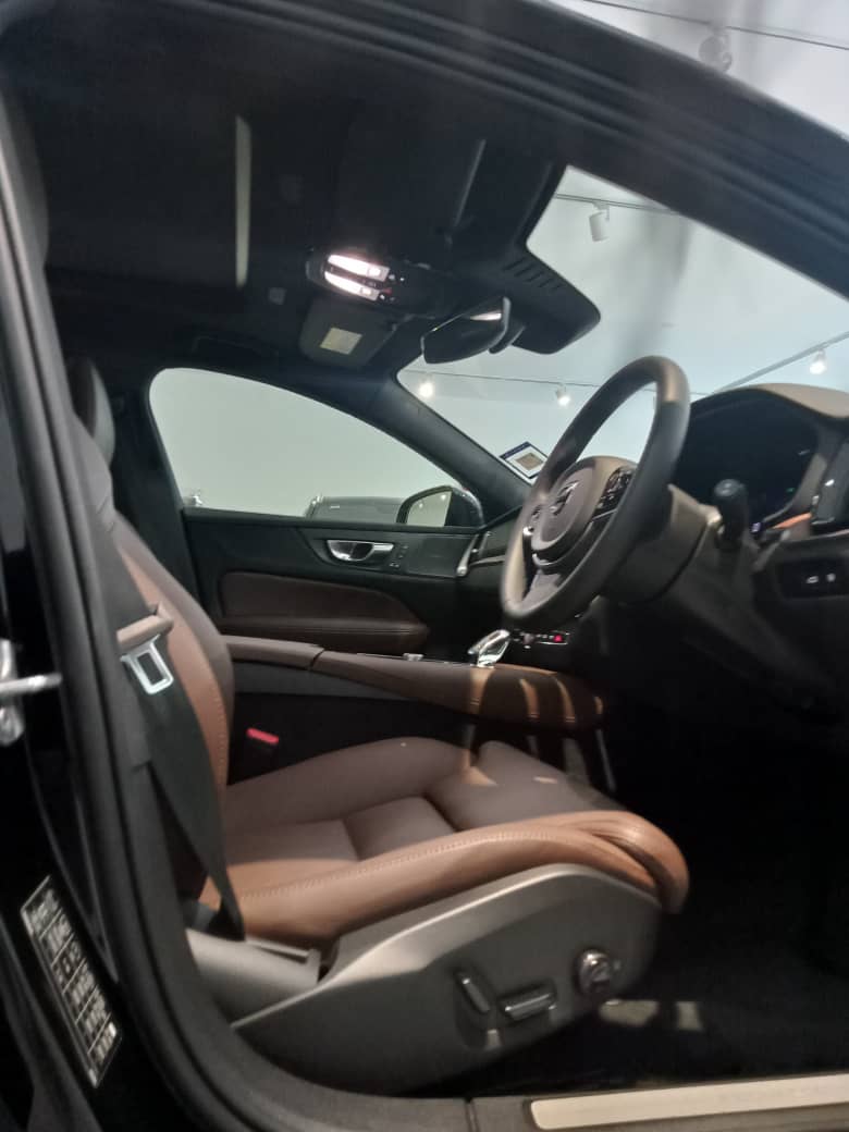 Volvo  V60 Recharge Plus, T8 AWD Plug-in hybrid, Electric/Petrol, Bright