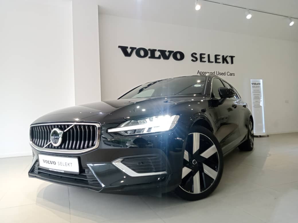 Volvo  V60 Recharge Plus, T8 AWD Plug-in hybrid, Electric/Petrol, Bright