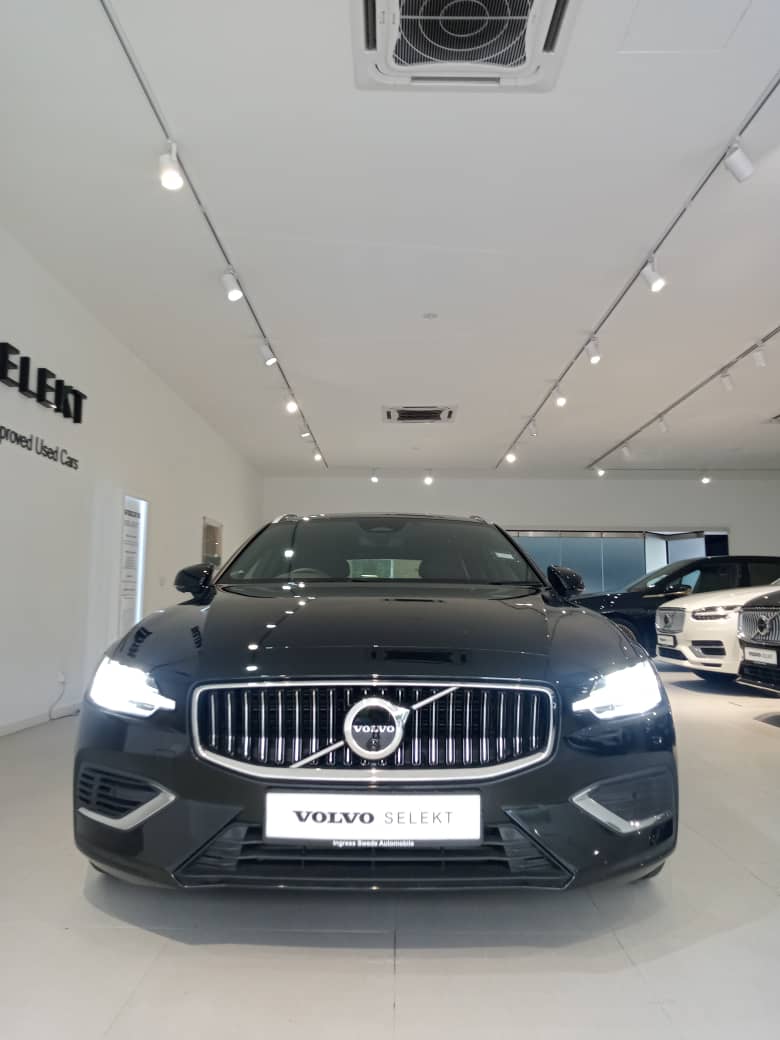 Volvo  V60 Recharge Plus, T8 AWD Plug-in hybrid, Electric/Petrol, Bright