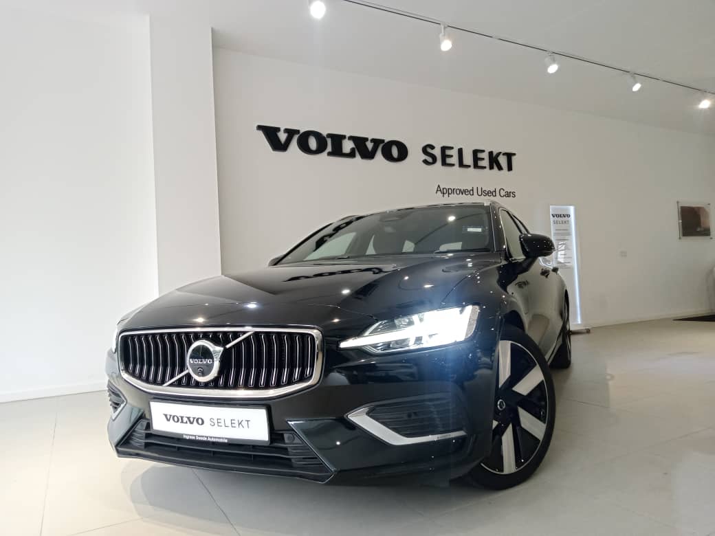 Volvo  V60 Recharge Plus, T8 AWD Plug-in hybrid, Electric/Petrol, Bright