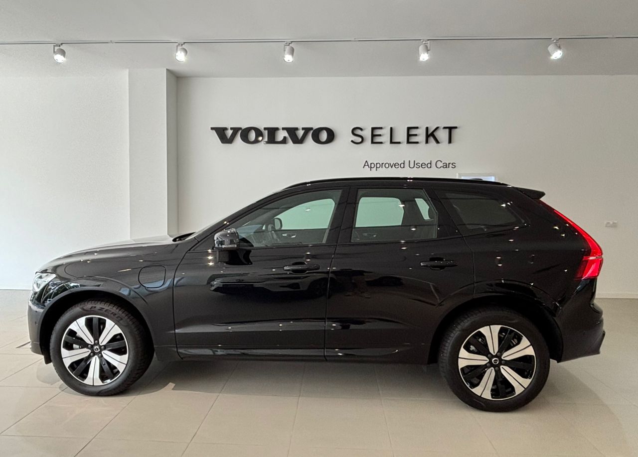 Volvo  XC60 Ultra, T8 AWD Plug-in hybrid, Electric/Petrol, Dark