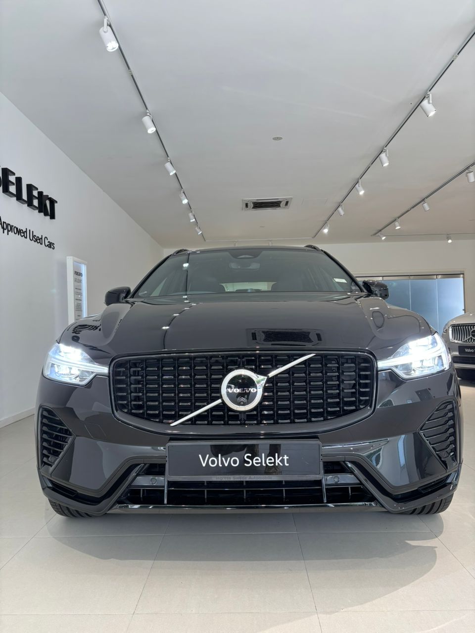 Volvo  XC60 Ultra, T8 AWD Plug-in hybrid, Electric/Petrol, Dark