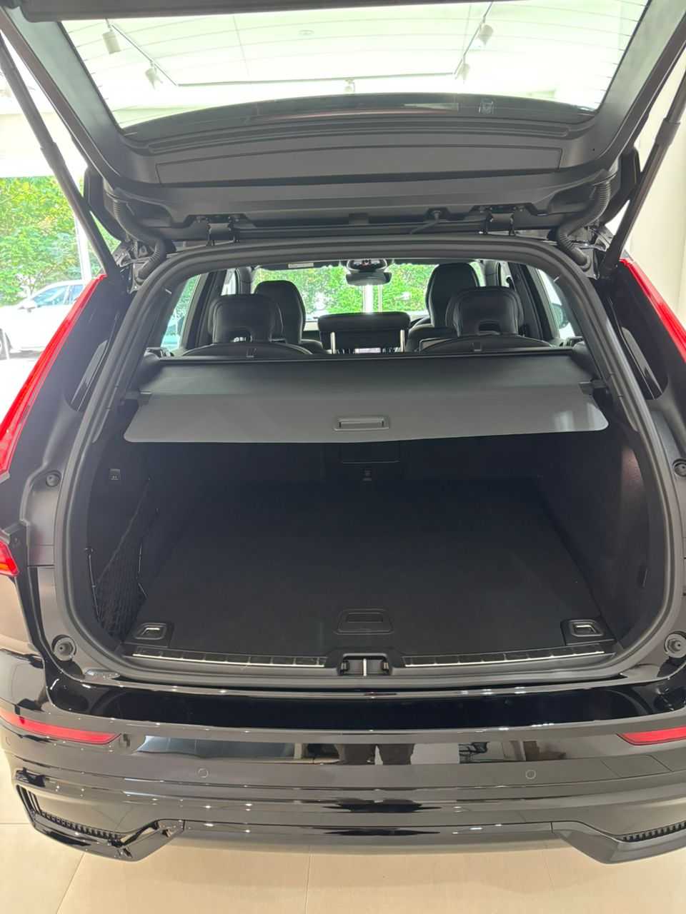 Volvo  XC60 Ultra, T8 AWD Plug-in hybrid, Electric/Petrol, Dark