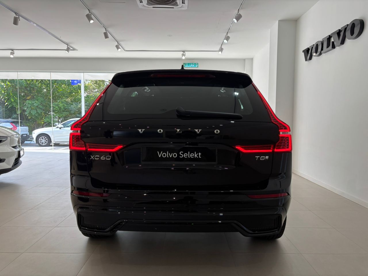 Volvo  XC60 Ultra, T8 AWD Plug-in hybrid, Electric/Petrol, Dark