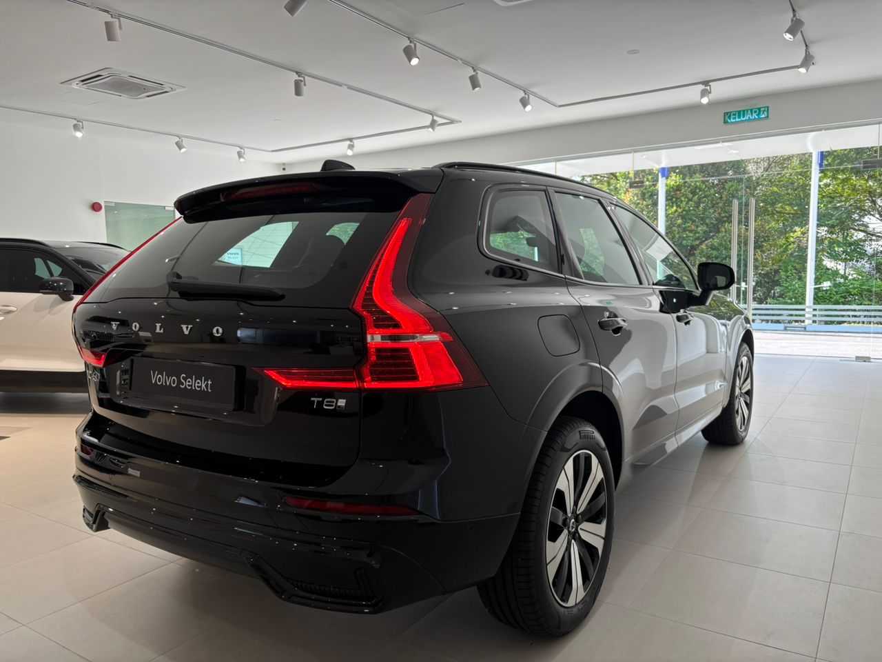 Volvo  XC60 Ultra, T8 AWD Plug-in hybrid, Electric/Petrol, Dark