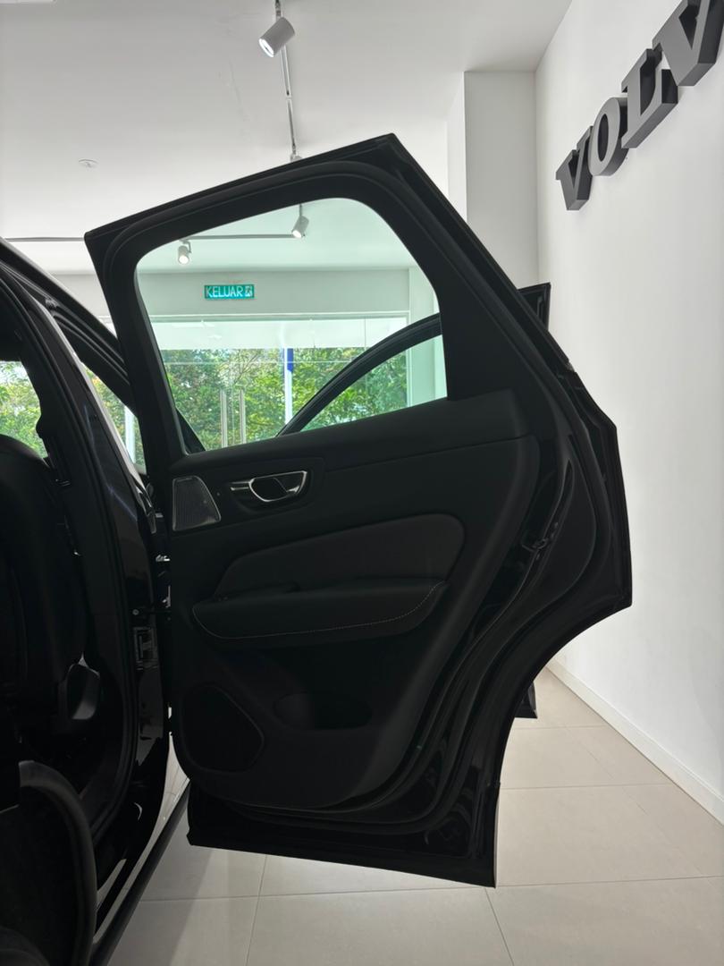 Volvo  XC60 Ultra, T8 AWD Plug-in hybrid, Electric/Petrol, Dark