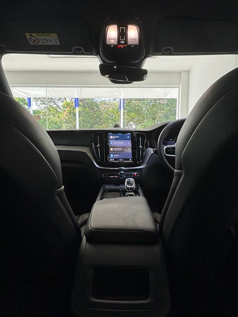 Volvo  XC60 Ultra, T8 AWD Plug-in hybrid, Electric/Petrol, Dark