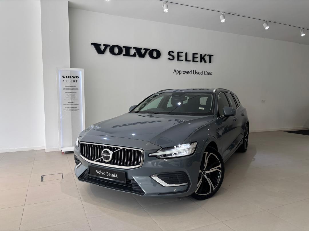 Volvo V60 Recharge Ultimate, T8 , Electric/Petrol, Bright