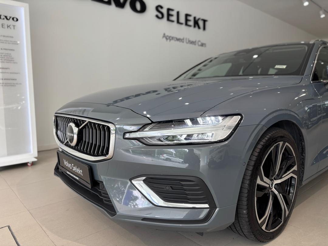 Volvo V60 Recharge Ultimate, T8 , Electric/Petrol, Bright