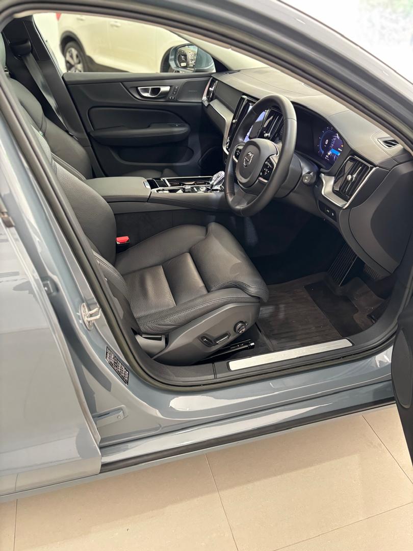 Volvo V60 Recharge Ultimate, T8 , Electric/Petrol, Bright