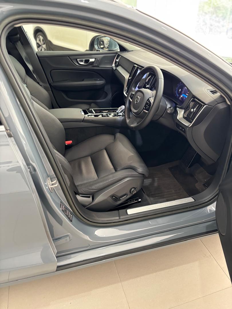 Volvo V60 Recharge Ultimate, T8 , Electric/Petrol, Bright