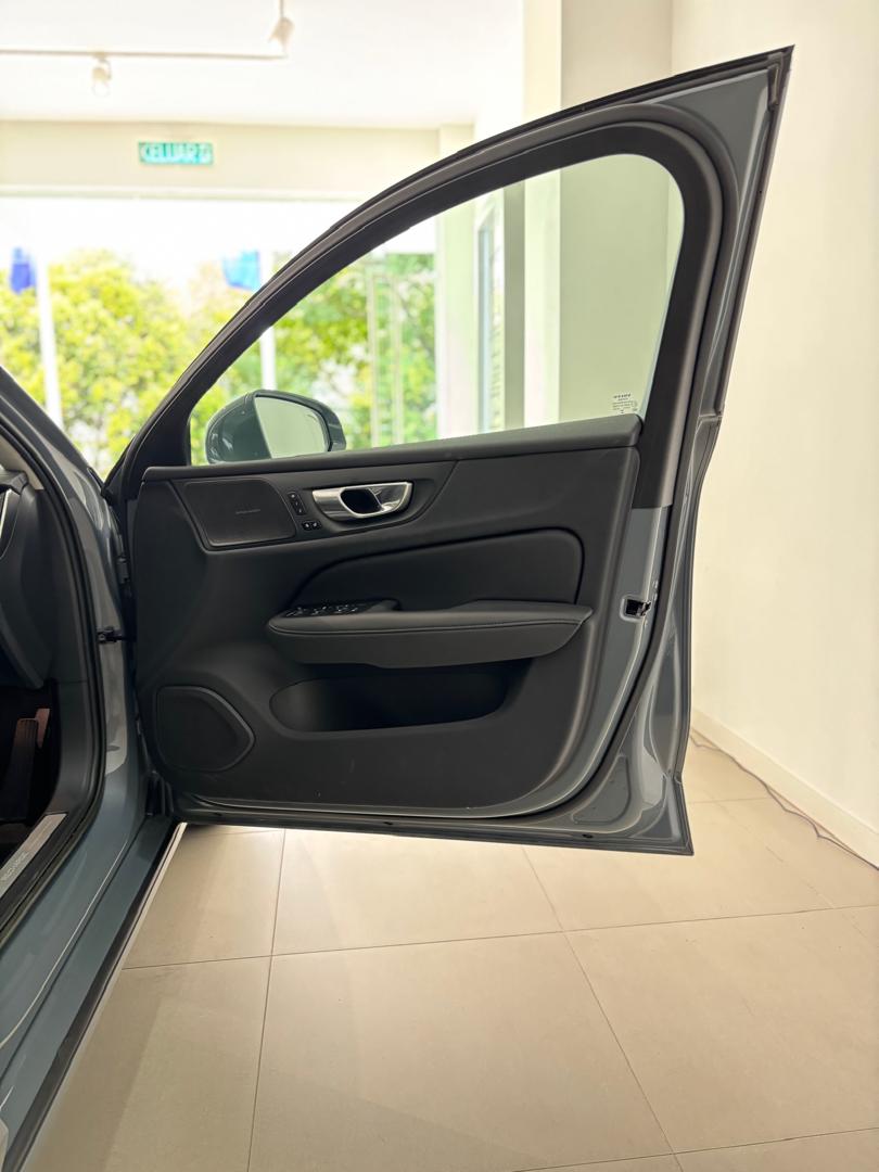 Volvo V60 Recharge Ultimate, T8 , Electric/Petrol, Bright