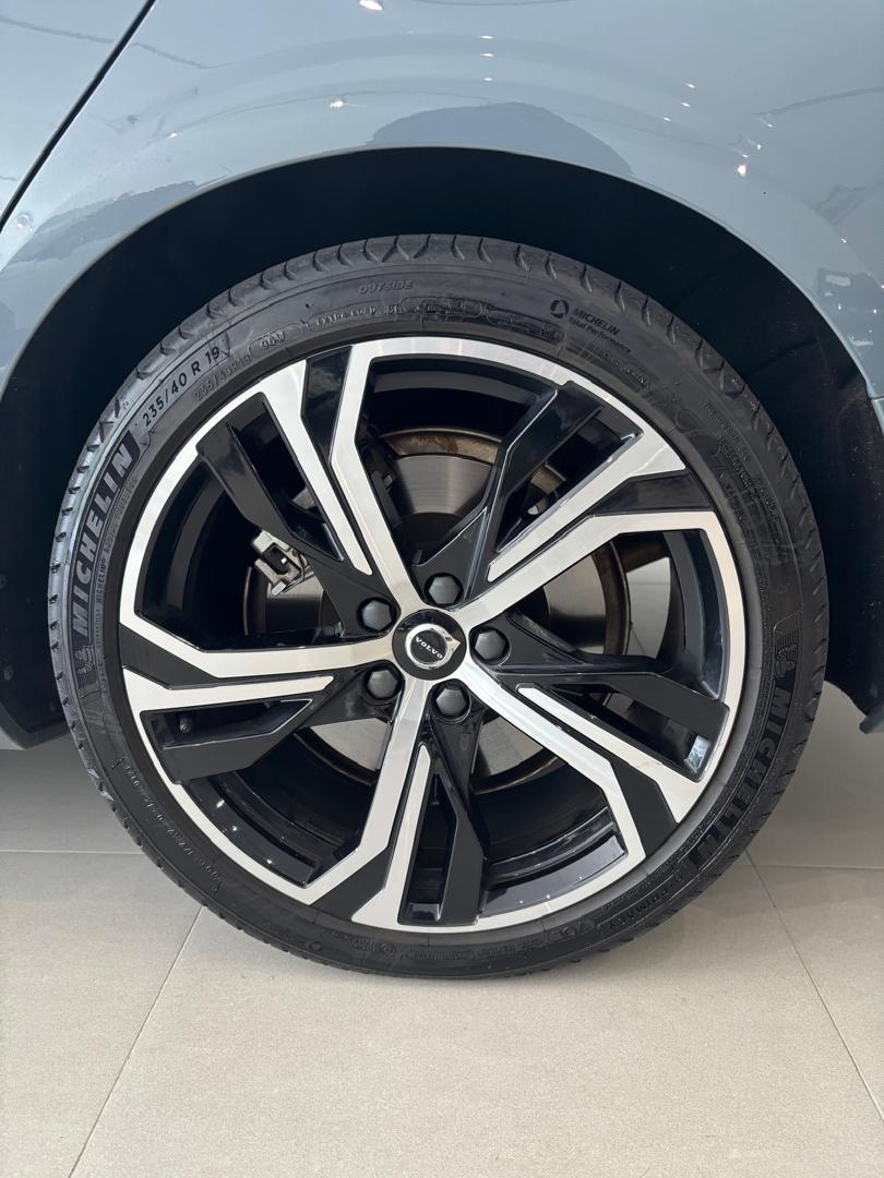 Volvo V60 Recharge Ultimate, T8 , Electric/Petrol, Bright