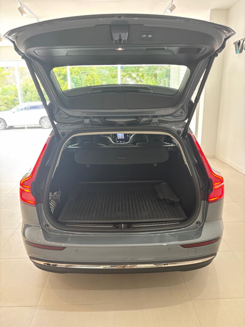 Volvo V60 Recharge Ultimate, T8 , Electric/Petrol, Bright