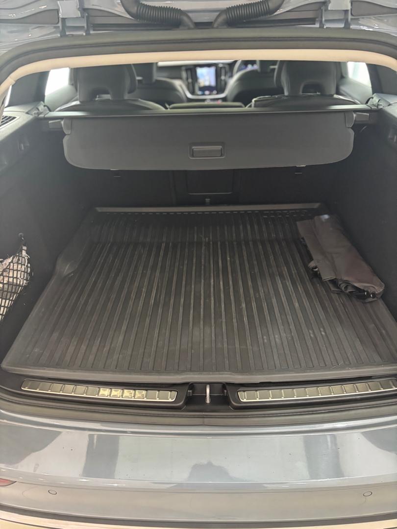 Volvo V60 Recharge Ultimate, T8 , Electric/Petrol, Bright