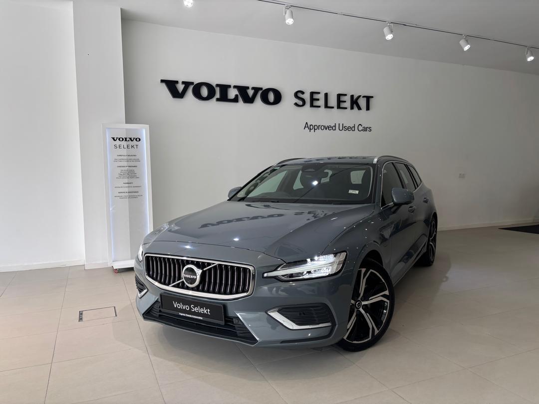 Volvo V60 Recharge Ultimate, T8 , Electric/Petrol, Bright