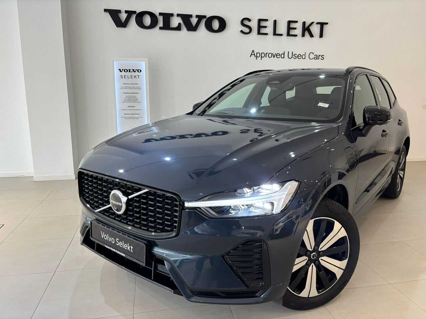 Volvo XC60 Ultra, T8 AWD Plug-in hybrid, Electric/Petrol, Dark