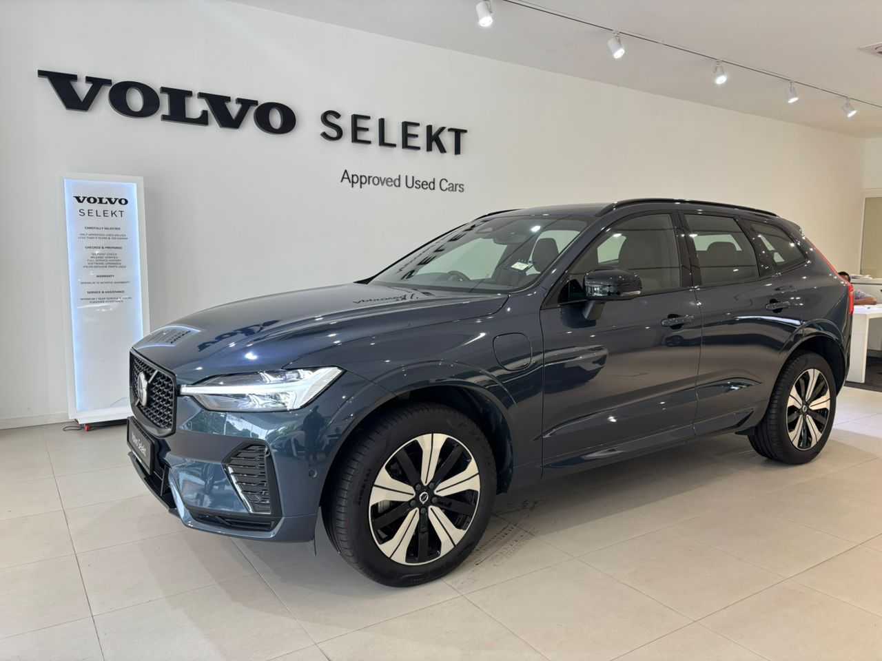 Volvo XC60 Ultra, T8 AWD Plug-in hybrid, Electric/Petrol, Dark