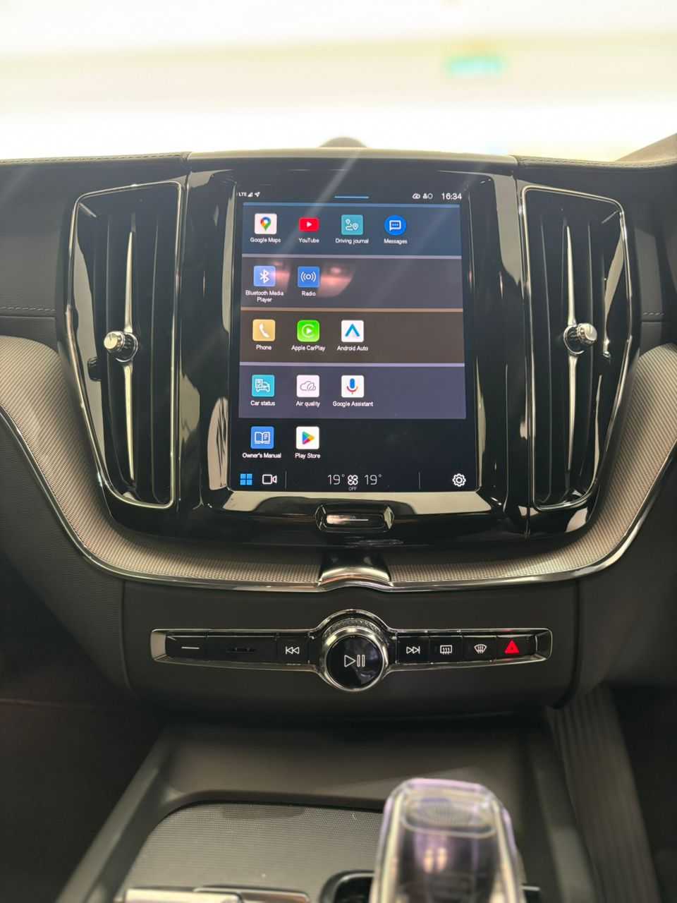 Volvo XC60 Ultra, T8 AWD Plug-in hybrid, Electric/Petrol, Dark